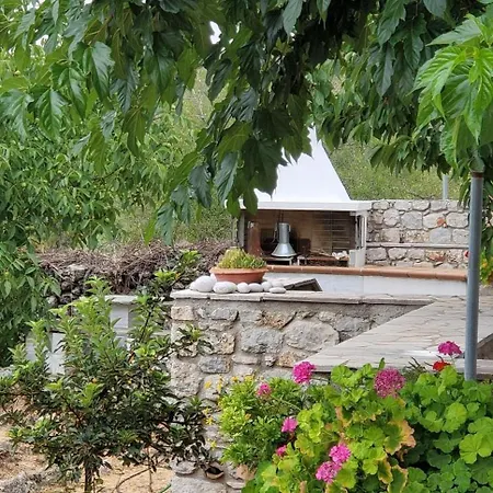 House In With Large Garden * Leonidio