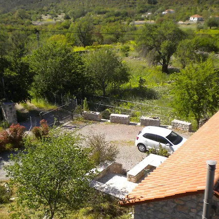 House In With Large Garden Leonidio